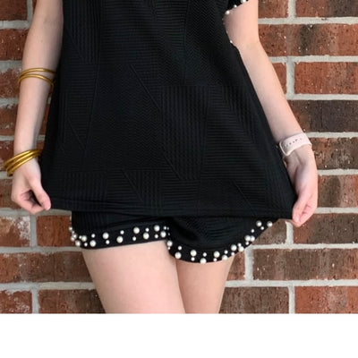 Only Pearls for Me Shorts - Black